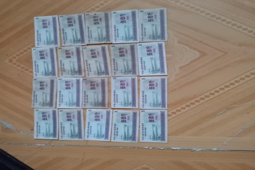 一位来自河北邯郸的张老师，有一些藏品和很好的老物件，急需找到爱好的收藏家，有意者请联系我。目前藏友老师比较着急，只要您是真心诚意想要收藏，一切好商量。