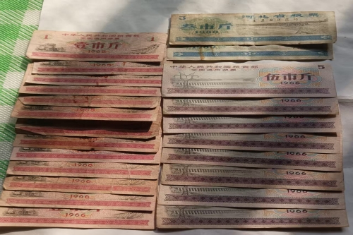 一位来自河北省任丘市👍的王老师，有一些藏品和老物件，急需出手，有意者联系，价格好商量。