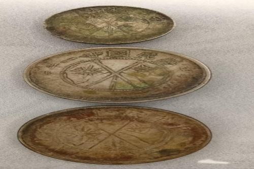 一位来自浙江省慈溪市的张老师，有一些藏品和很好的老物件，急需找到爱好的收藏家，有意者请联系我。目前藏友老师比较着急，只要您是真心诚意想要收藏，一切好商量。