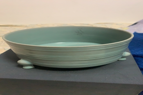 一位来自北京市朝阳区的张老师，有一些藏品和很好的老物件，急需找到爱好的收藏家，有意者请联系我。目前藏友老师比较着急，只要您是真心诚意想要收藏，一切好商量。