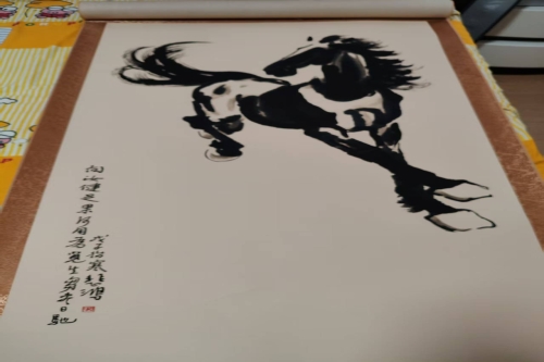 一位来自江苏南京市的陈老师，有一些藏品和很好的老物件，急需找到爱好的收藏家，有意者请联系我。目前藏友老师比较着急，只要您是真心诚意想要收藏，一切好商量。