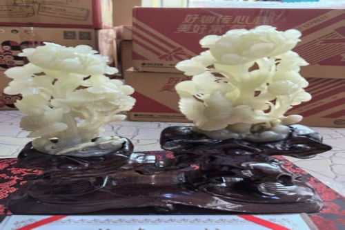 一位来自广东省珠海市的文老师，有一些藏品和很好的老物件，急需找到爱好的收藏家，有意者请联系我。目前藏友老师比较着急，只要您是真心诚意想要收藏，一切好商量。