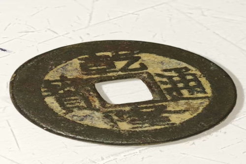 一位来自河南省的邵老师，有一些藏品和老物件，急需出手，有意者联系，价格好商量。