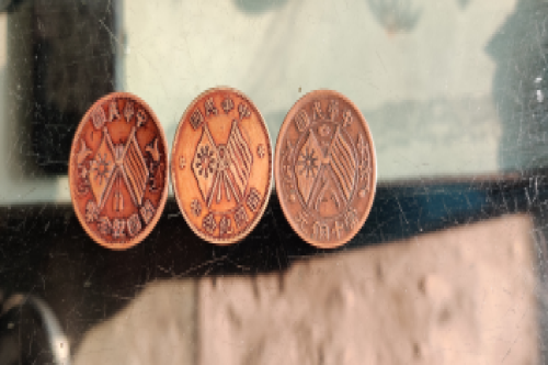 一位来自山东省济南市的苏老师，有一些藏品和很好的老物件，急需找到爱好的收藏家，有意者请联系我。目前藏友老师比较着急，只要您是真心诚意想要收藏，一切好商量。