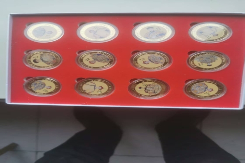 一位来自内蒙古的杨老师，有一些藏品和很好的老物件，急需找到爱好的收藏家，有意者请联系我。目前藏友老师比较着急，只要您是真心诚意想要收藏，一切好商量。