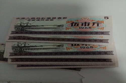 一位来住天津宝坻区的刘老师。有一些藏品和老物件，急需出手，有意者联系，价格好商量。