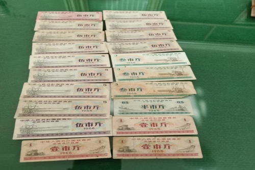 一位来自山西省大同市的侯老师，有一些藏品和老物件，急需出手，有意者联系，价格好商量。