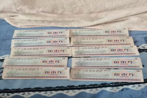 一位来自山西省的范老师，有一些藏品和老物件，急需出手，有意者联系，价格好商量。