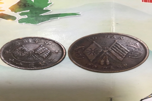 一位来住山西省长治市的郝老师，有一些藏品和老物件，急需出手，有意者联系，价格好商量。