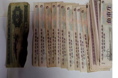 一位来自上海省的陸老师，有一些藏品和很好的老物件，急需找到爱好的收藏家，有意者请联系我。目前藏友老师比较着急，只要您是真心诚意想要收藏，一切好商量。