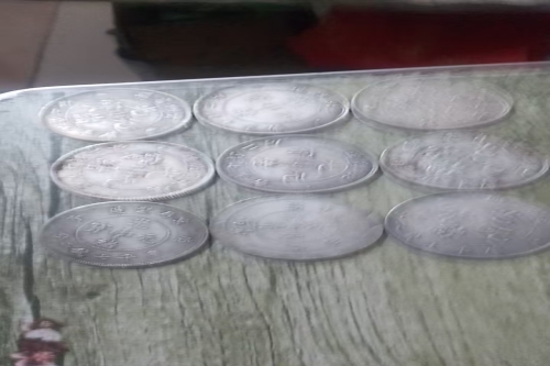 一位来自广东省东莞市的刘老师，有一些藏品和很好的老物件，急需找到爱好的收藏家，有意者请联系我。目前藏友老师比较着急，只要您是真心诚意想要收藏，一切好商量。