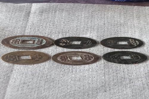 一位来自河北省唐山市的贾老师，有一些藏品和很好的老物件，急需找到爱好的收藏家，有意者请联系我。目前藏友老师比较着急，只要您是真心诚意想要收藏，一切好商量。