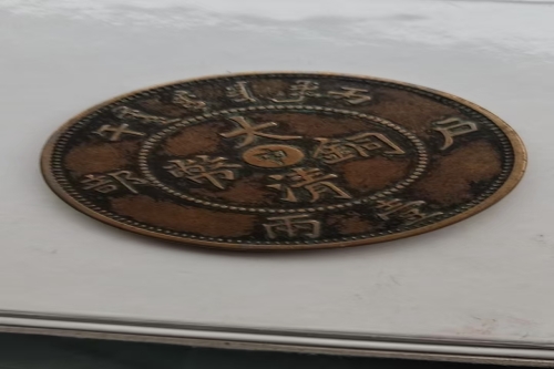 一位来自陕西省宝鸡市的惠老师，有一些藏品和老物件，急需出手，有意者联系，价格好商量。