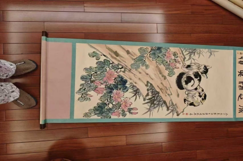 一位来自上海静安区的张老师，有一些藏品和很好的老物件，急需找到爱好的收藏家，有意者请联系我。目前藏友老师比较着急，只要您是真心诚意想要收藏，一切好商量。