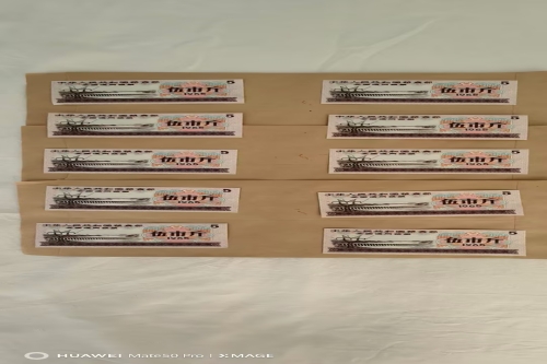 一位来自山东省济南市的沈老师，有一些藏品和老物件，急需出手，有意者联系，价格好商量。