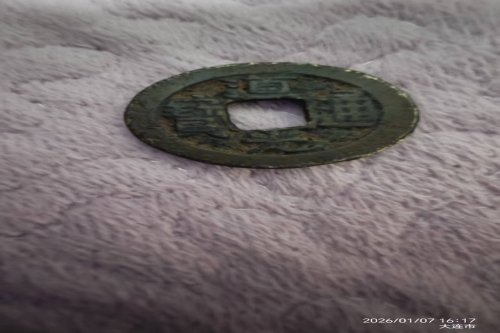 一位来自辽宁省大连市的刘老师，有一些藏品和老物件，急需出手，有意者联系，价格好商量。