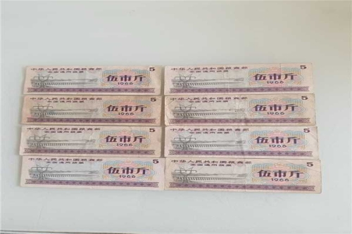 一位来自辽宁省丹东市的张老师，有一些藏品和很好的老物件，急需找到爱好的收藏家，有意者请联系我。目前藏友老师比较着急，只要您是真心诚意想要收藏，一切好商量。