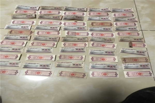 一位来自广东省东莞市的李老师，有一些藏品和很好的老物件，急需找到爱好的收藏家，有意者请联系我。目前藏友老师比较着急，只要您是真心诚意想要收藏，一切好商量。