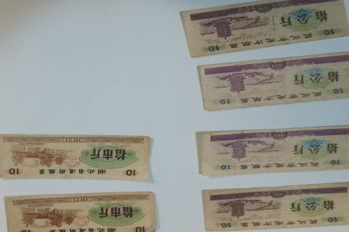 一位来深圳市罗湖区的黄老师，有一些藏品和老物件，急需出手，有意者联系，价格好商量。