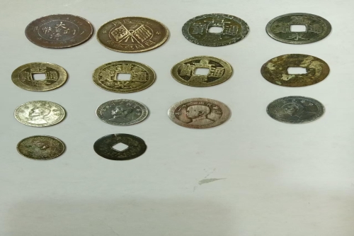 一位来自广东省肇庆的方老师，有一些藏品和很好的老物件，急需找到爱好的收藏家，有意者请联系我。目前藏友老师比较着急，只要您是真心诚意想要收藏，一切好商量。