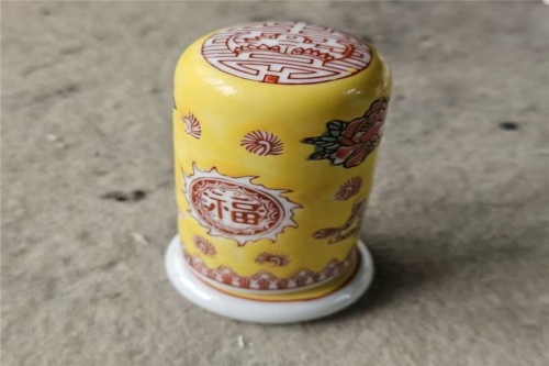 一位来自江苏省苏州市的戴老师，有一些藏品和很好的老物件，急需找到爱好的收藏家，有意者请联系我。目前藏友老师比较着急，只要您是真心诚意想要收藏，一切好商量。