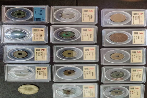 一位来自辽宁省的杨老师，有一些藏品和很好的老物件，急需找到爱好的收藏家，有意者请联系我。目前藏友老师比较着急，只要您是真心诚意想要收藏，一切好商量。