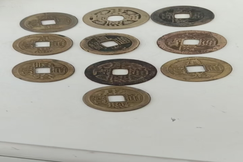 一位来自重庆市万州区的李老师，有一些藏品和很好的老物件，急需找到爱好的收藏家，有意者请联系我。目前藏友老师比较着急，只要您是真心诚意想要收藏，一切好商量。