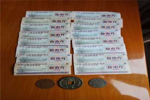 一位来自浙江省宁波市的姚老师，有一些藏品和很好的老物件，急需找到爱好的收藏家，有意者请联系我。目前藏友老师比较着急，只要您是真心诚意想要收藏，一切好商量。