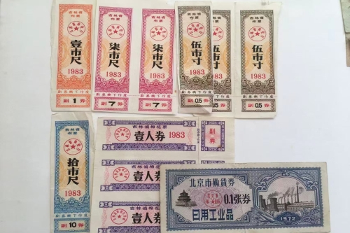 一位来自的吉林省长春市的庄老师，有一些藏品和很好的老物件，急需找到爱好的收藏家，有意者请联系我。目前藏友老师比较着急，只要您是真心诚意想要收藏，一切好商量。