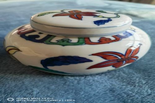 一位来自上海省的郭老师，有一些藏品和很好的老物件，急需找到爱好的收藏家，有意者请联系我。目前藏友老师比较着急，只要您是真心诚意想要收藏，一切好商量。