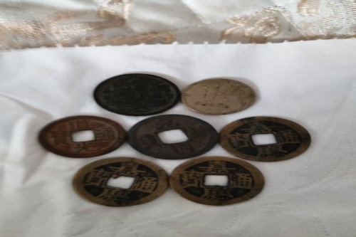 一位来自黑龙江省哈尔滨市的付老师，有一些藏品和很好的老物件，急需找到爱好的收藏家，有意者请联系我。目前藏友老师比较着急，只要您是真心诚意想要收藏，一切好商量。