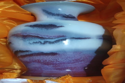 一位来自广东省中山市的黎老师，有一些藏品和很好的老物件，急需找到爱好的收藏家，有意者请联系我。目前藏友老师比较着急，只要您是真心诚意想要收藏，一切好商量。