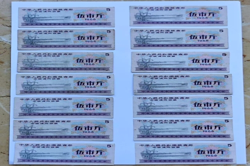 一位来自浙江省温州市的王老师，有一些藏品和老物件，急需出手，有意者联系，价格好商量。