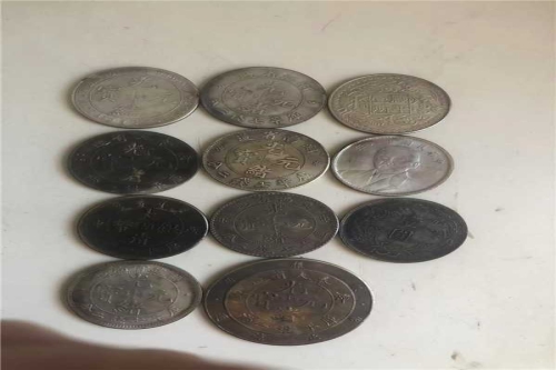 一位来自北京市大兴区的田老师，有一些藏品和很好的老物件，急需找到爱好的收藏家，有意者请联系我。目前藏友老师比较着急，只要您是真心诚意想要收藏，一切好商量。