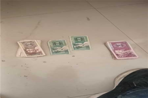 一位来自四川省西昌市的马老师，有一些藏品和很好的老物件，急需找到爱好的收藏家，有意者请联系我。目前藏友老师比较着急，只要您是真心诚意想要收藏，一切好商量。