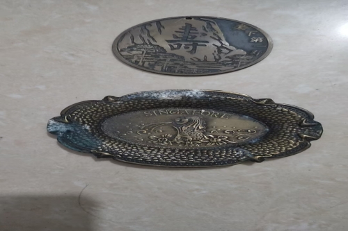 一位来自广东省广州市的黄老师，有一些藏品和很好的老物件，急需找到爱好的收藏家，有意者请联系我。目前藏友老师比较着急，只要您是真心诚意想要收藏，一切好商量。