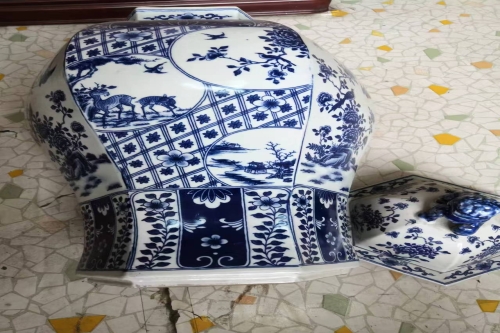 一位来自山西省临汾市的赵老师，有一些藏品和很好的老物件，急需找到爱好的收藏家，有意者请联系我。目前藏友老师比较着急，只要您是真心诚意想要收藏，一切好商量。