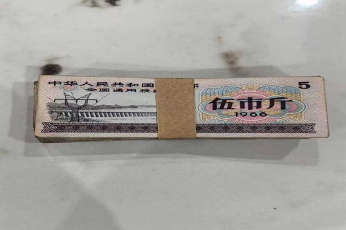 一位来自内蒙古锡林郭勒盟多伦县的王老师，有一些藏品和很好的老物件，急需找到爱好的收藏家，有意者请联系我。目前藏友老师比较着急，只要您是真心诚意想要收藏，一切好商量。