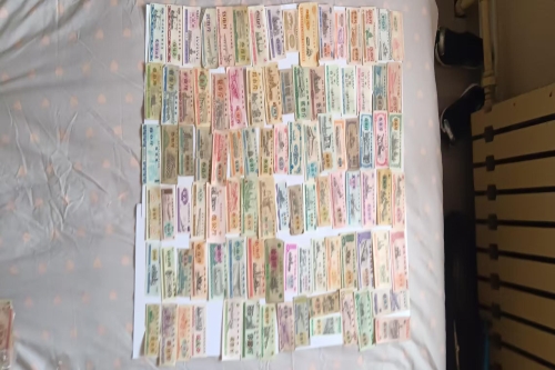 一位来自山东省青岛市的刘老师，有一些藏品和很好的老物件，急需找到爱好的收藏家，有意者请联系我。目前藏友老师比较着急，只要您是真心诚意想要收藏，一切好商量。