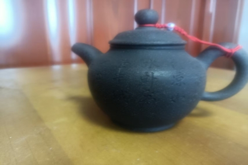 一位来自辽宁省抚顺市的郎老师，有一些藏品和很好的老物件，急需找到爱好的收藏家，有意者请联系我。目前藏友老师比较着急，只要您是真心诚意想要收藏，一切好商量。