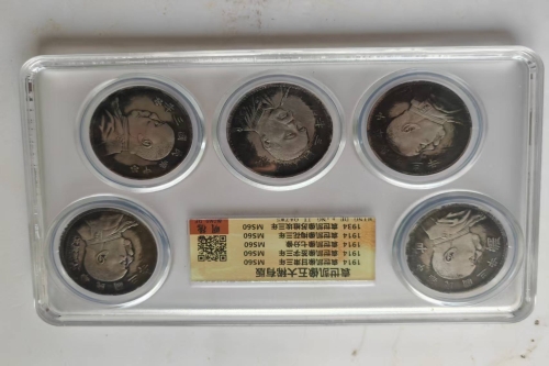 一位来自辽宁省沈阳市的王老师，有一些藏品和很好的老物件，急需找到爱好的收藏家，有意者请联系我。目前藏友老师比较着急，只要您是真心诚意想要收藏，一切好商量。