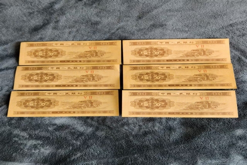 一位来自湖北省鄂州市的苏老师，有一些藏品和老物件，急需出手，有意者联系，价格好商量。