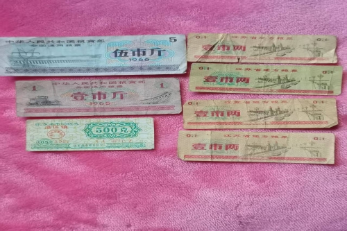 一位来自江苏省苏州市的何老师，有一些藏品和很好的老物件，急需找到爱好的收藏家，有意者请联系我。目前藏友老师比较着急，只要您是真心诚意想要收藏，一切好商量。