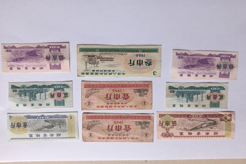 一位来自湖南省的徐老师，有一些藏品和很好的老物件，急需找到爱好的收藏家，有意者请联系我。目前藏友老师比较着急，只要您是真心诚意想要收藏，一切好商量。