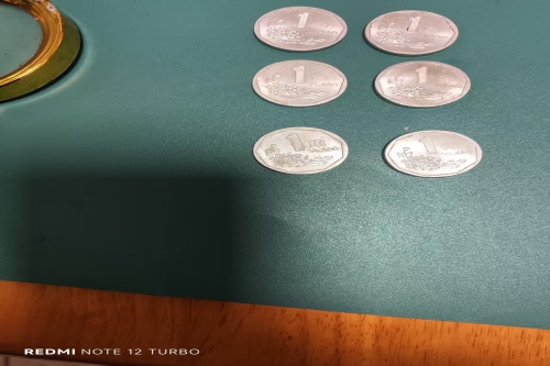 一位来自广东省汕头市的杨老师，有一些藏品和很好的老物件，急需找到爱好的收藏家，有意者请联系我。目前藏友老师比较着急，只要您是真心诚意想要收藏，一切好商量。