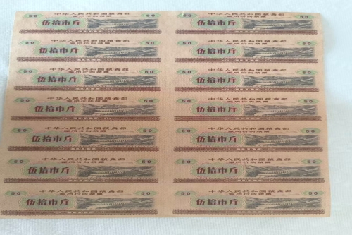 一位来自山东省枣庄市的孙老师，有一些藏品和很好的老物件，急需找到爱好的收藏家，有意者请联系我。目前藏友老师比较着急，只要您是真心诚意想要收藏，一切好商量。