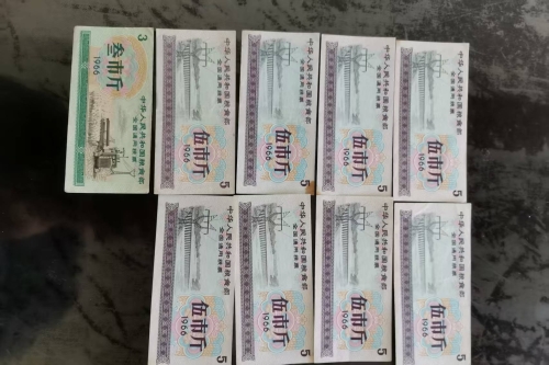 一位来自内蒙古的郭老师，有一些藏品和很好的老物件，急需找到爱好的收藏家，有意者请联系我。目前藏友老师比较着急，只要您是真心诚意想要收藏，一切好商量。