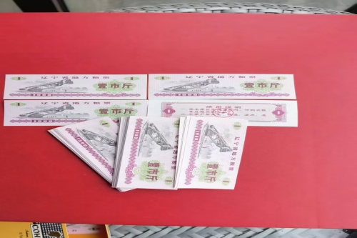 一位来自江苏省苏州市的夏老师，有一些藏品和很好的老物件，急需找到爱好的收藏家，有意者请联系我。目前藏友老师比较着急，只要您是真心诚意想要收藏，一切好商量。