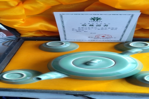 一位来自安徽省马鞍山市的葛老师，有一些藏品和很好的老物件，急需找到爱好的收藏家，有意者请联系我。目前藏友老师比较着急，只要您是真心诚意想要收藏，一切好商量。