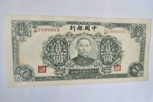 一位来自贵州省贵阳市的王老师，有一些藏品和很好的老物件，急需找到爱好的收藏家，有意者请联系我。目前藏友老师比较着急，只要您是真心诚意想要收藏，一切好商量。